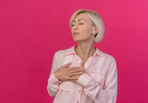 Симптомы боли в груди перед месячными: причины и сроки
